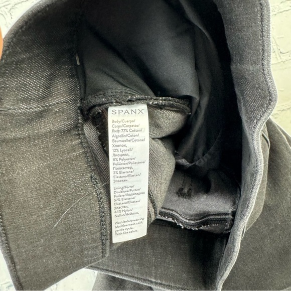 NWT Spanx Vintage Distressed Ankle Skinny Jeans color vintage black size S - Picture 7 of 9